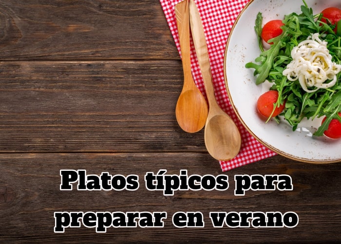 ensalada-encima-de-una-mesa-de-madera